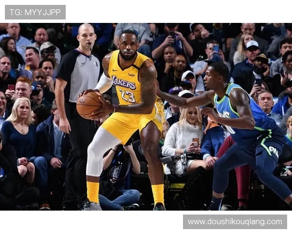 小里盛赞詹姆斯球商之高赛场理解力堪称无与伦比